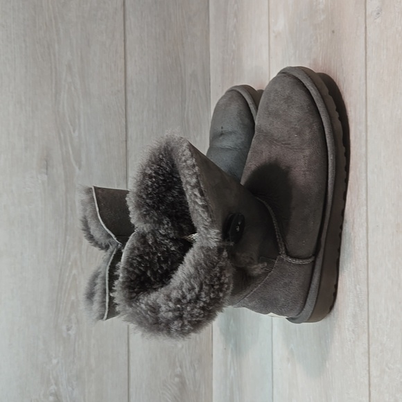 Ugg Australia Women 5803 Leather Sheepskin Bailey button II boots shoes sz 6 - Picture 3 of 15